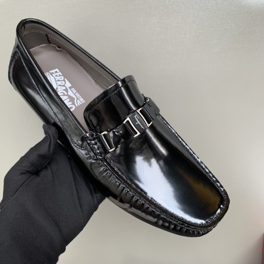 NO:354228,[Strong] [Strong] [Strong] Original quality New counter model Ferragamo ferragamo pure hand-made driving men's shoes Doudou shoes footwear lazy shoes, exquisite hand-stitching, workmanship details comparable to those of the counter Original rubber sole imported cowhide from Italy imported cowhide water ripples water dye cowhide sweat-absorbent black water ripples Black open edge beads Brown open edge beads 39-44 large stock (38,45 custom made no return or exchange), ferragamo, ferragamo, cowhide19860909批[强][强][强]原单品质 专柜新款 菲拉格慕ferragamo 纯手工开车男鞋 豆豆鞋 套脚鞋 懒人鞋 ,精致手工缝线 做工细节堪比专柜 原版橡胶大底 意大利进口牛皮压水波纹水染牛皮里 吸汗防臭 黑色水波纹 黑色开边珠 棕色开边珠 39-44大量现货（38,45定做不退换）,,ferragamo,ferragamo,cowhide,Men's shoes