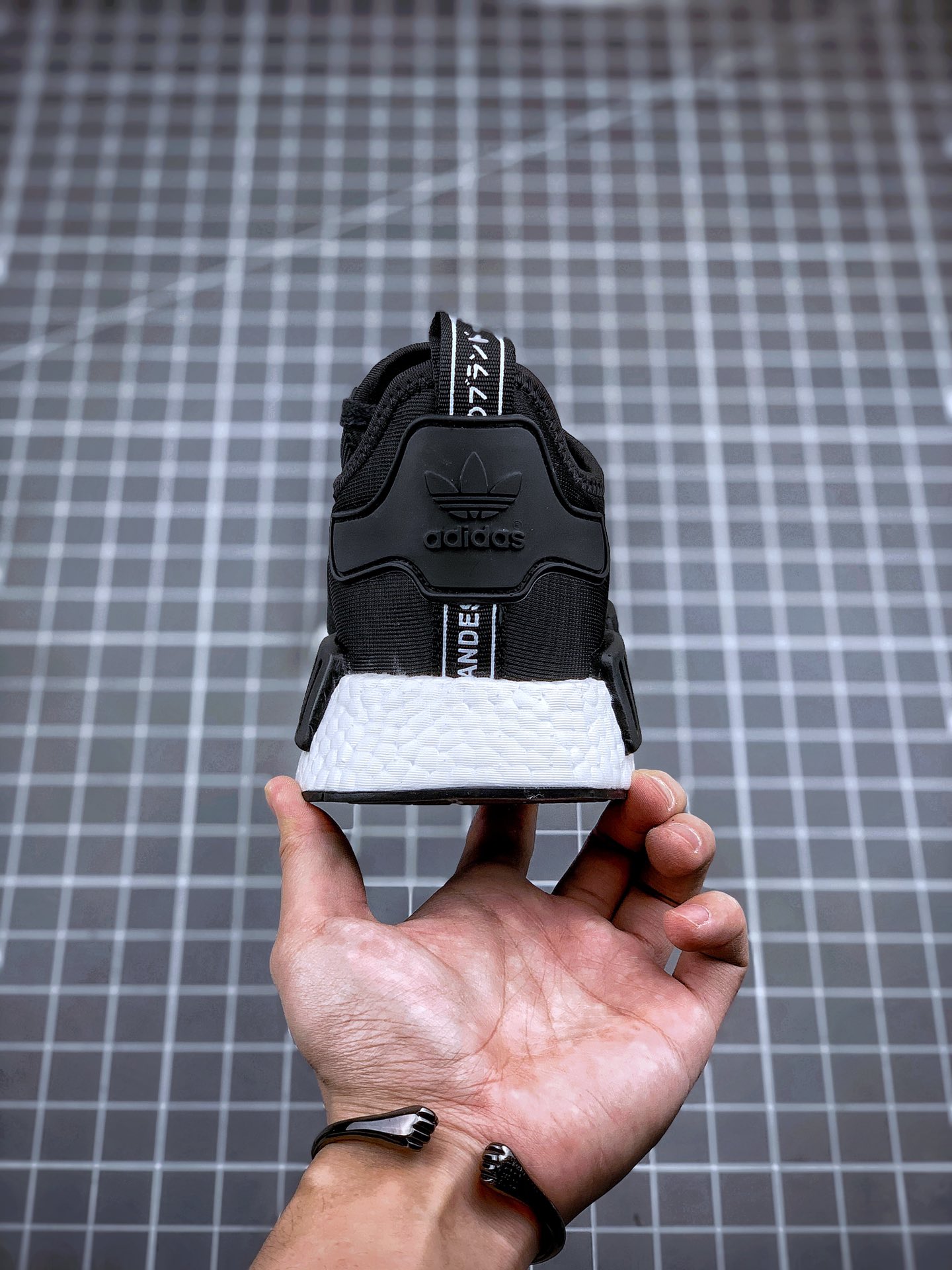 220 Adidas NMD _R1 黑白印字 虎扑版本 专柜同步上架   现货仓储