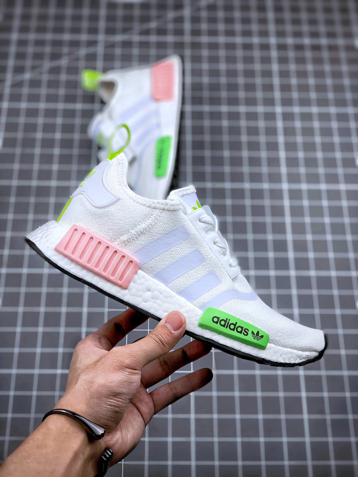 220 Adidas NMD _R1 白粉绿 虎扑版本 专柜同步上架