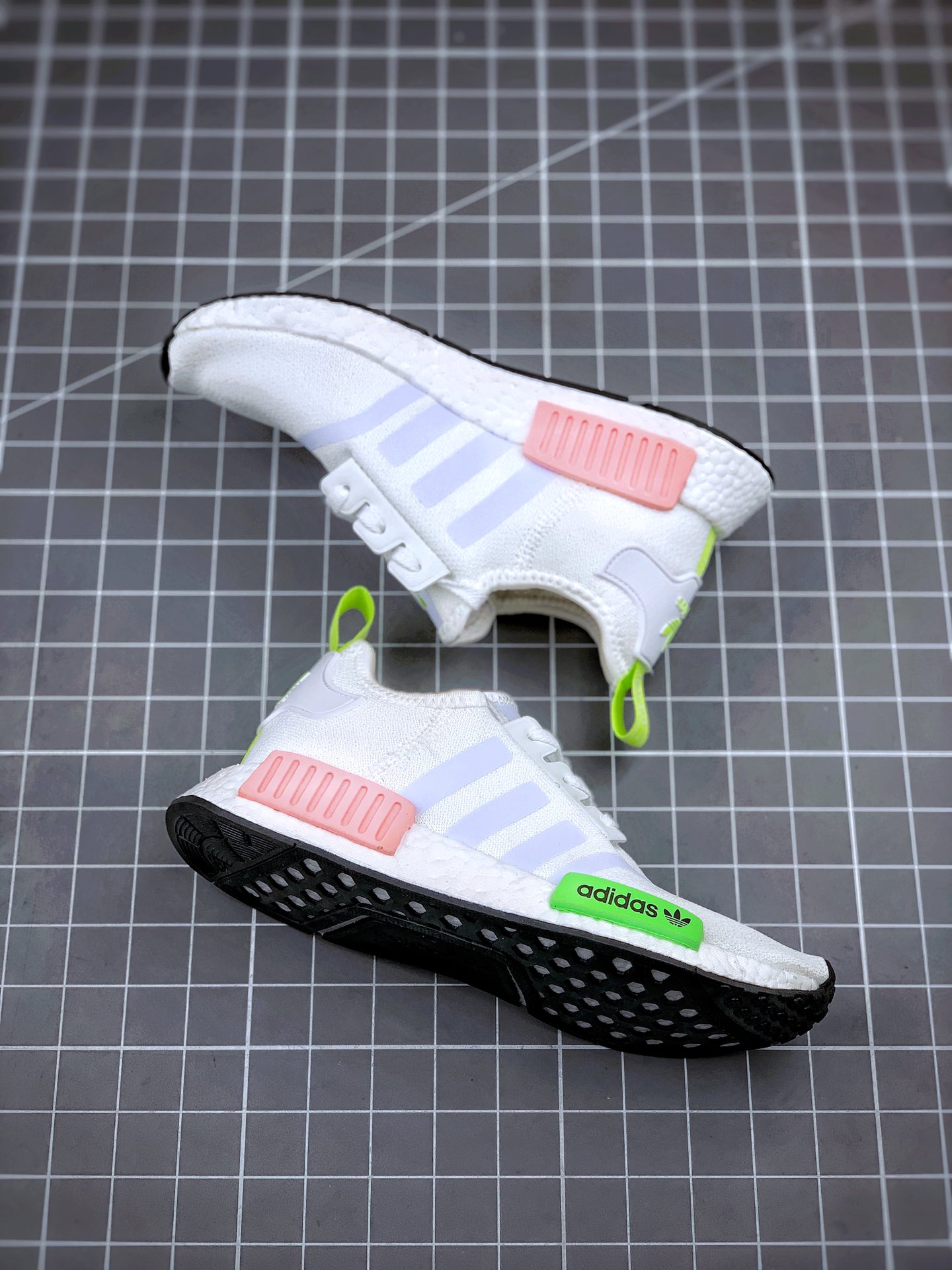 220 Adidas NMD _R1 白粉绿 虎扑版本 专柜同步上架