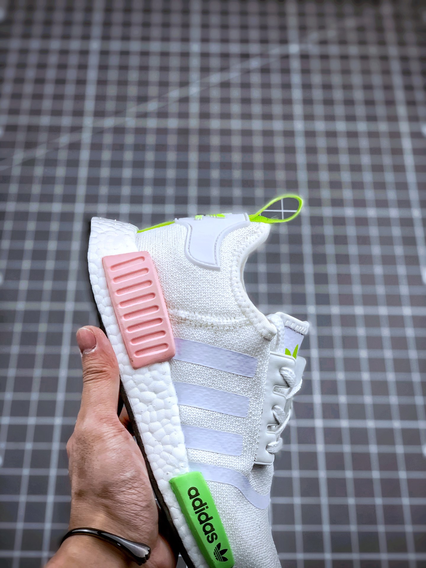 220 Adidas NMD _R1 白粉绿 虎扑版本 专柜同步上架