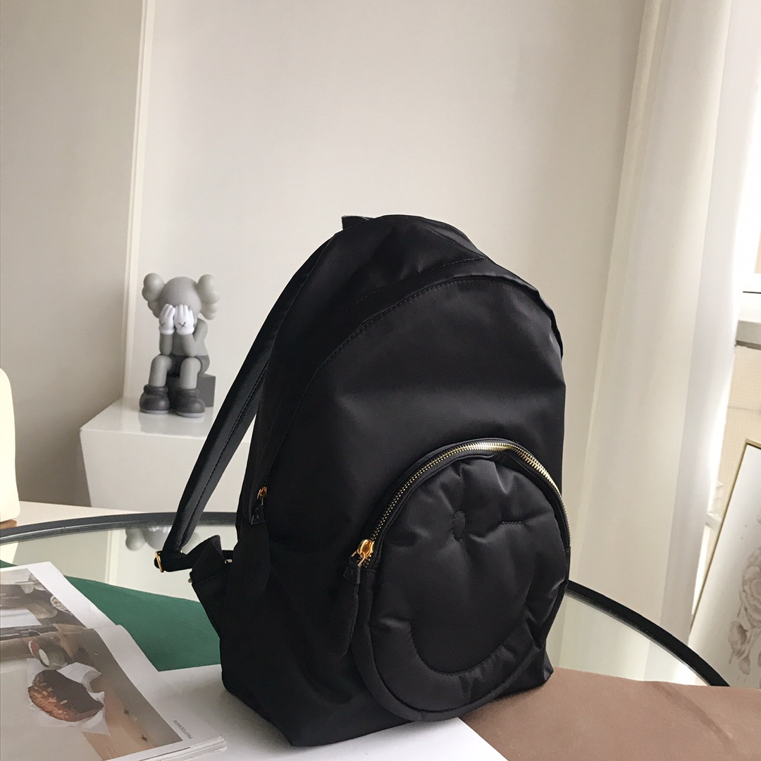 Anya Hindmarch Smiley Backpack featuring the brand's signature smiley - Comprehensive 3