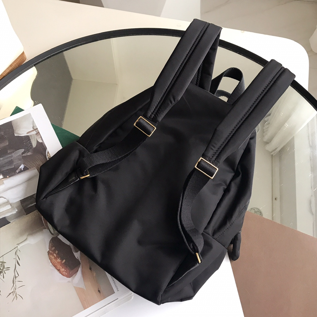Anya Hindmarch Smiley Backpack featuring the brand's signature smiley - Comprehensive 2
