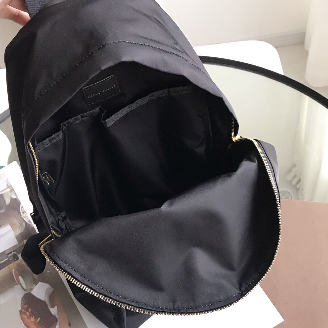 Anya Hindmarch Smiley Backpack featuring the brand's signature smiley - Comprehensive 8