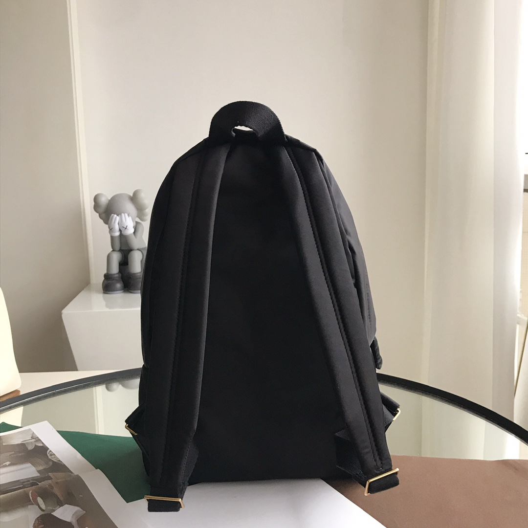 Anya Hindmarch Smiley Backpack featuring the brand's signature smiley - Comprehensive 5