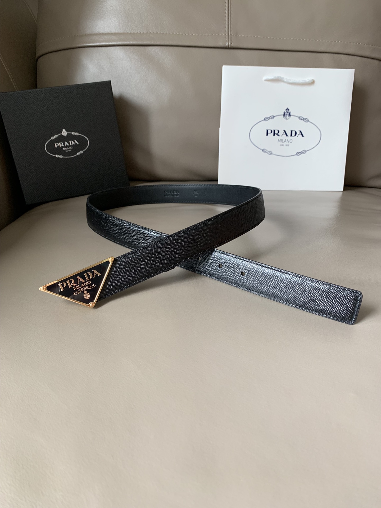 [Prada Belts]PRADA The same one at the counter. This belt is 3.0cm wide and us