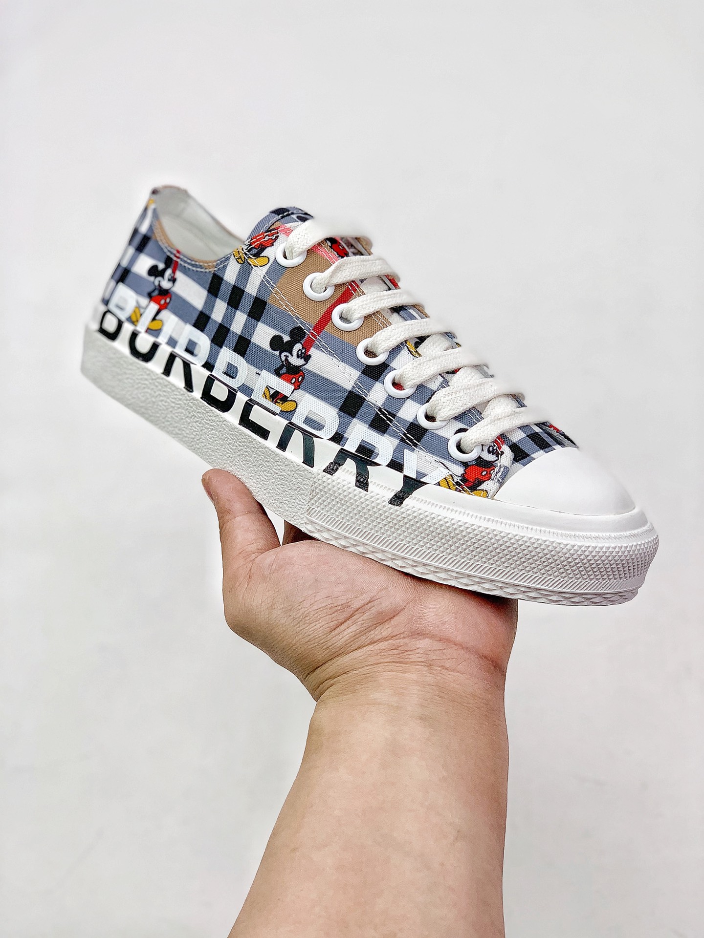 260 BURBERRY 巴宝莉 巴宝莉(BURBERRY)经典棉款 质运动鞋