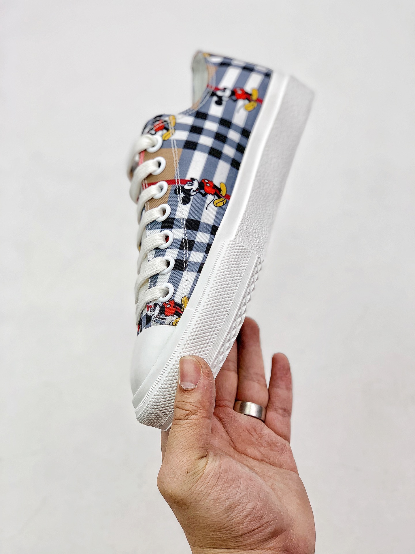 260 BURBERRY 巴宝莉 巴宝莉(BURBERRY)经典棉款 质运动鞋