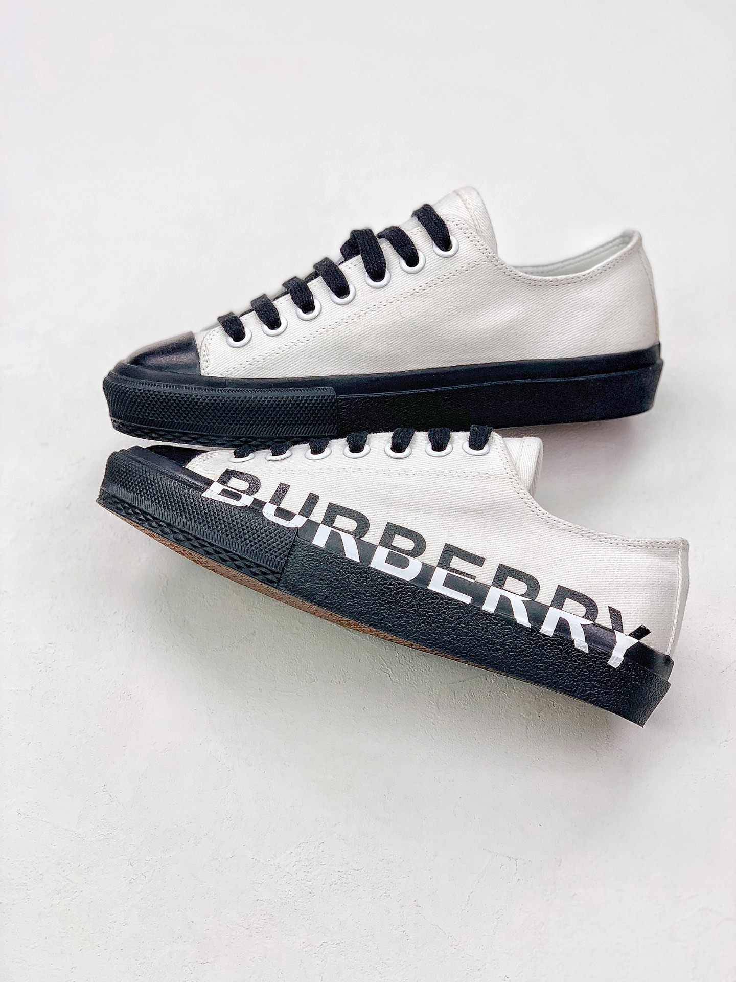 260 BURBERRY 巴宝莉 巴宝莉(BURBERRY)经典棉款 质运动鞋