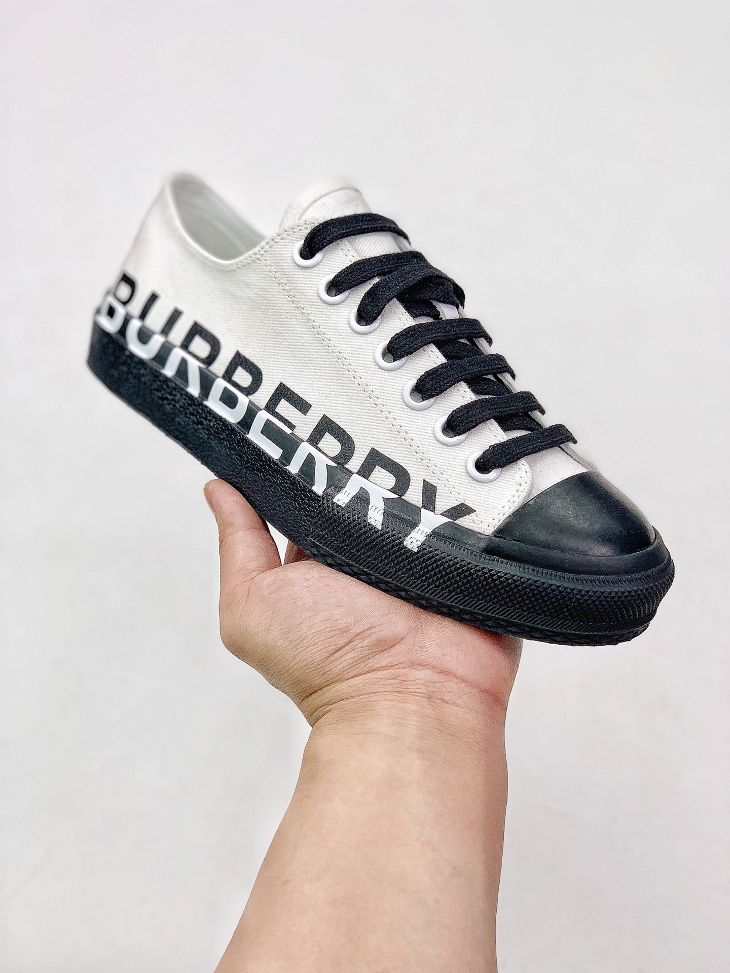 260 BURBERRY 巴宝莉 巴宝莉(BURBERRY)经典棉款 质运动鞋