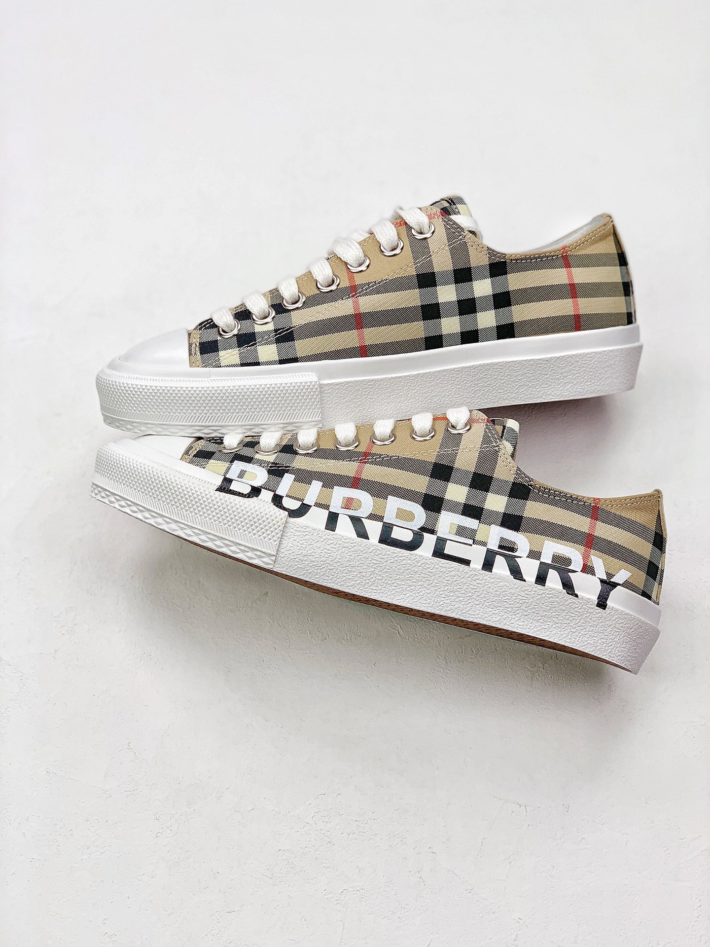 260 BURBERRY 巴宝莉 巴宝莉(BURBERRY)经典棉款 质运动鞋