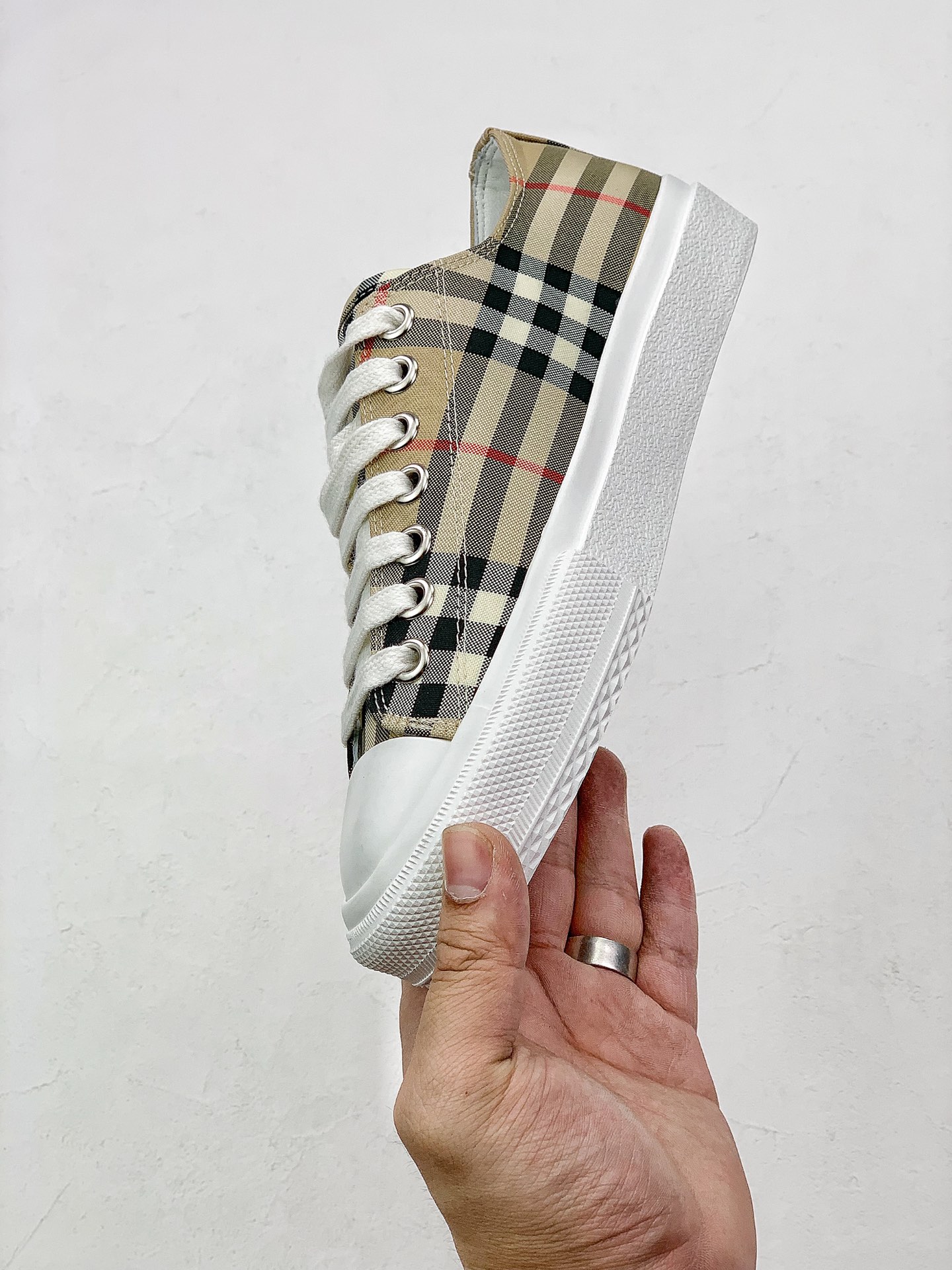 260 BURBERRY 巴宝莉 巴宝莉(BURBERRY)经典棉款 质运动鞋