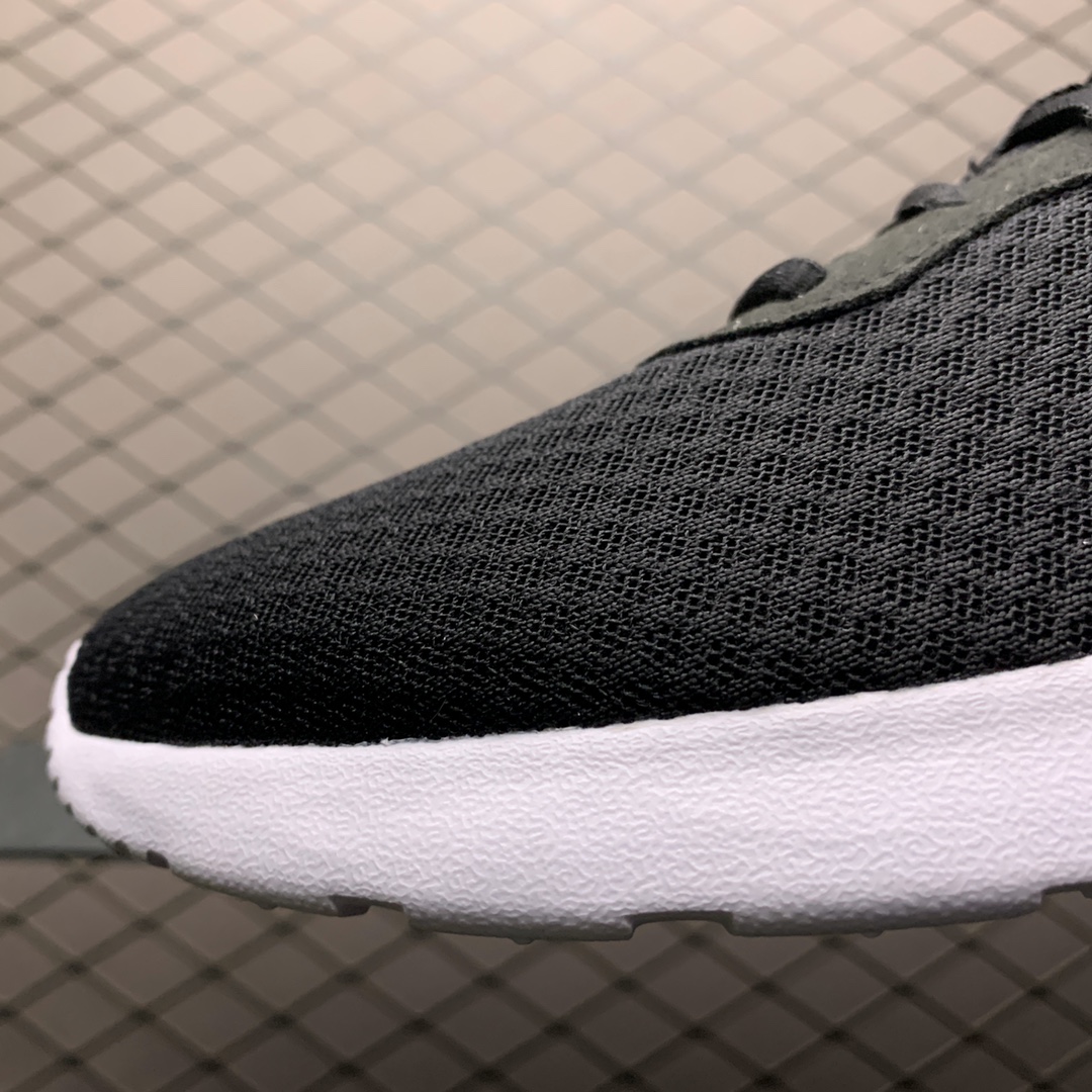 205  Nike Tunjun奥三 奥运三代网面透气跑步鞋 812654-011