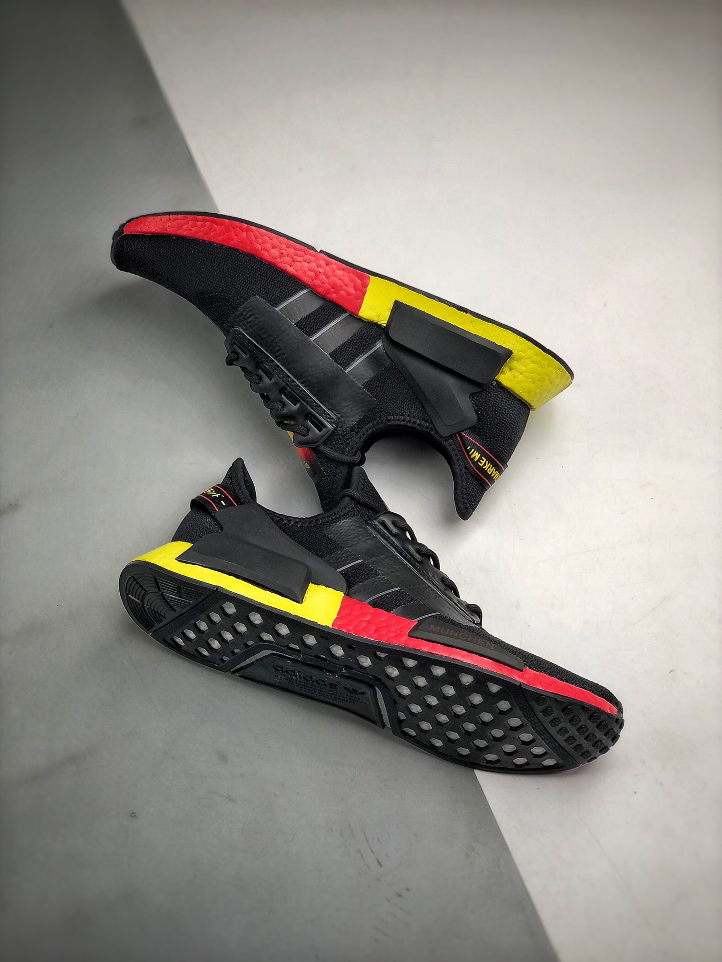 200 Adidas NMD _R1 红黄袜子 虎扑版本 专柜同步上架