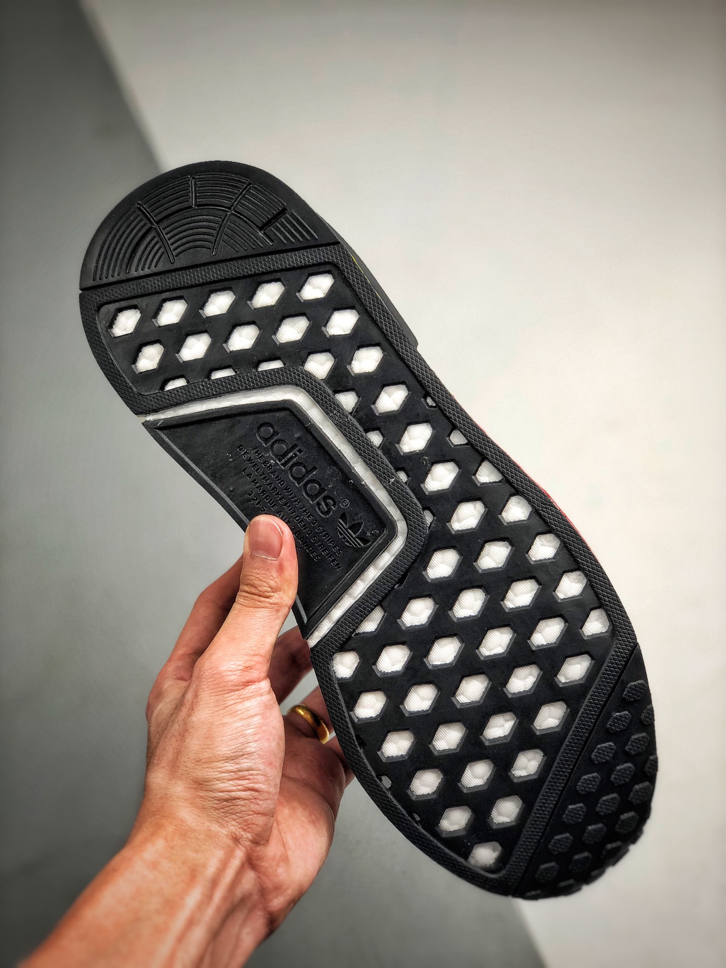 200 Adidas NMD _R1 红黄袜子 虎扑版本 专柜同步上架