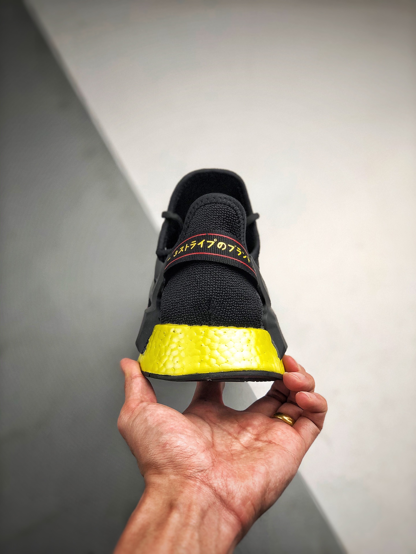 200 Adidas NMD _R1 红黄袜子 虎扑版本 专柜同步上架