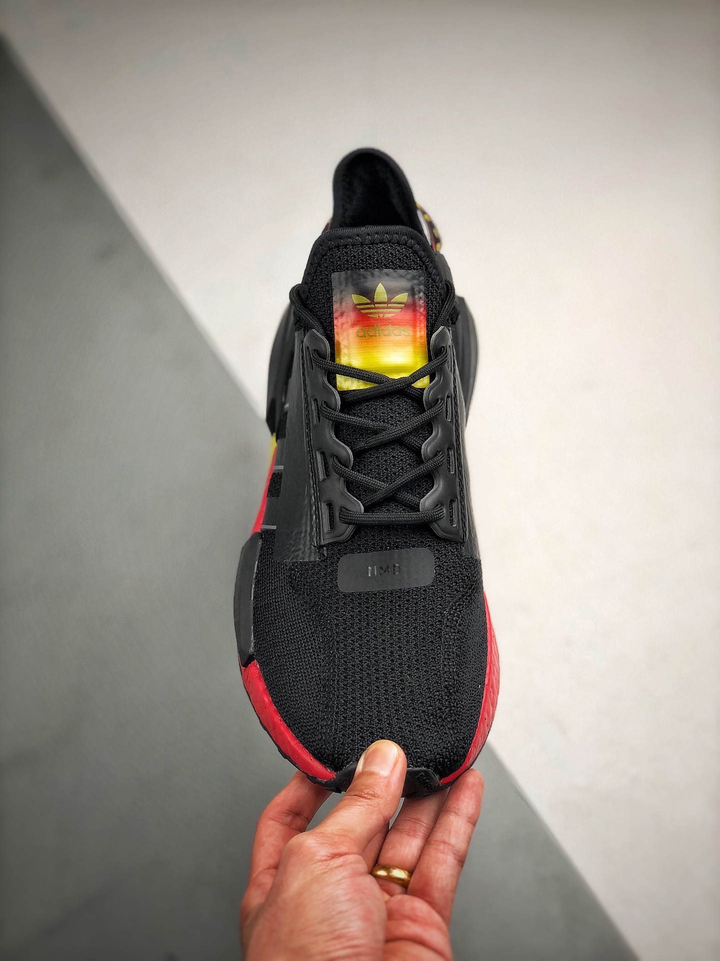 200 Adidas NMD _R1 红黄袜子 虎扑版本 专柜同步上架