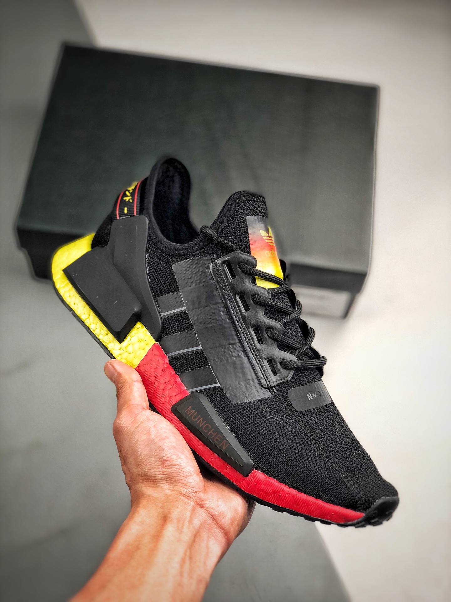 200 Adidas NMD _R1 红黄袜子 虎扑版本 专柜同步上架