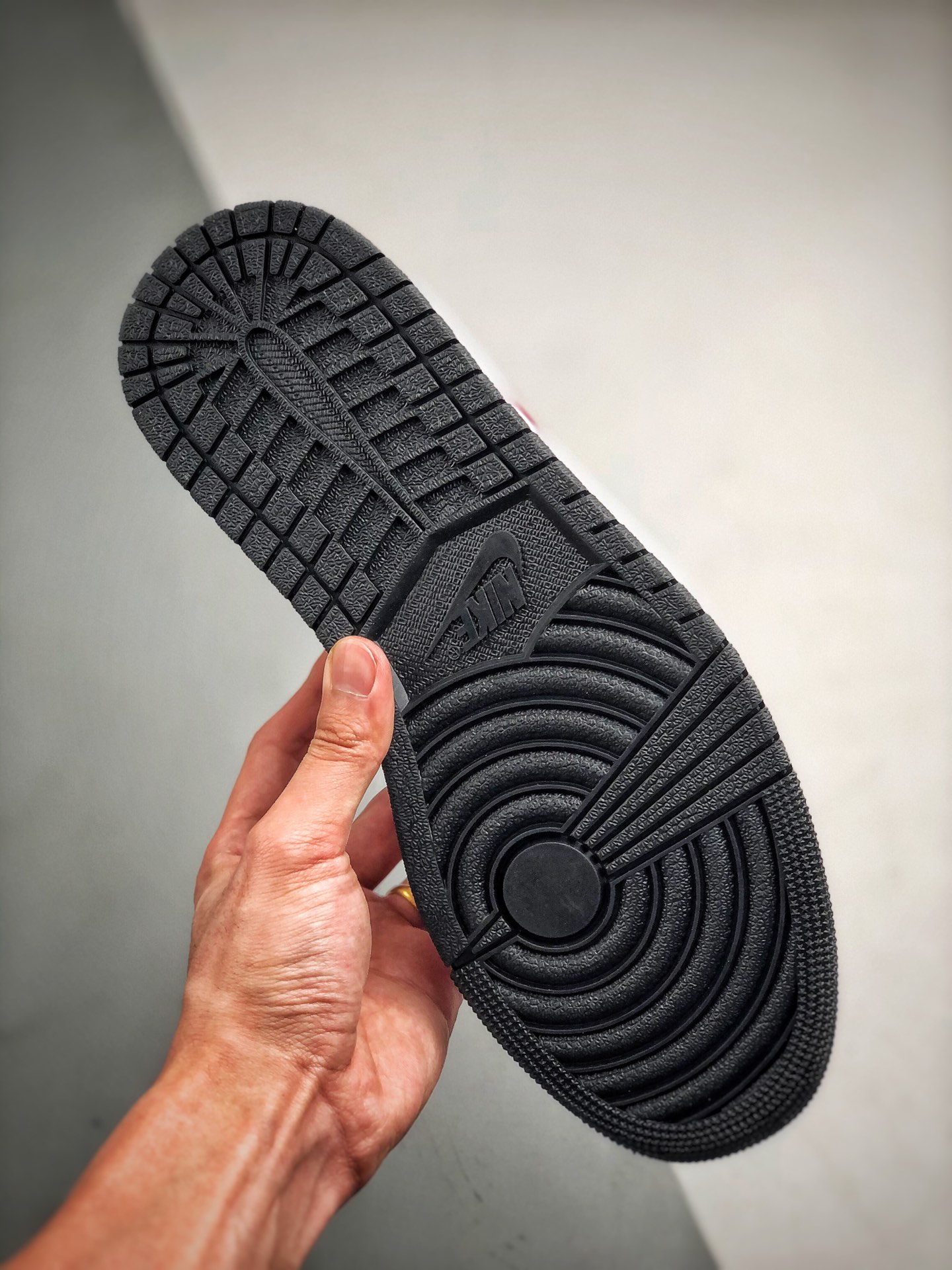 250 Air Jordan 1 Mid 黑白红