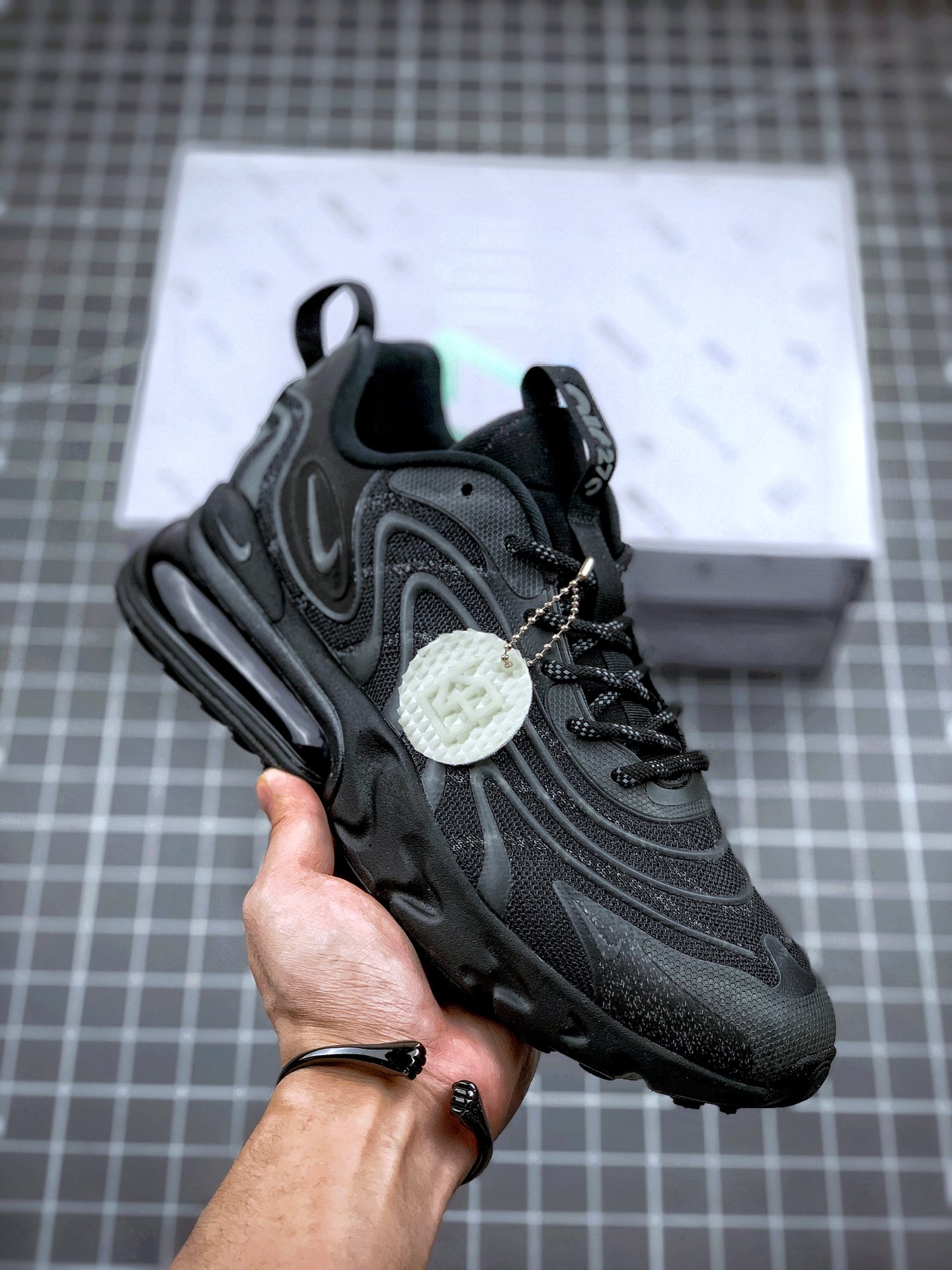 240 Air Max 270 V3 Black Tech夜光满天星 灵感来自年度获奖模型的鞋子CD0118-200