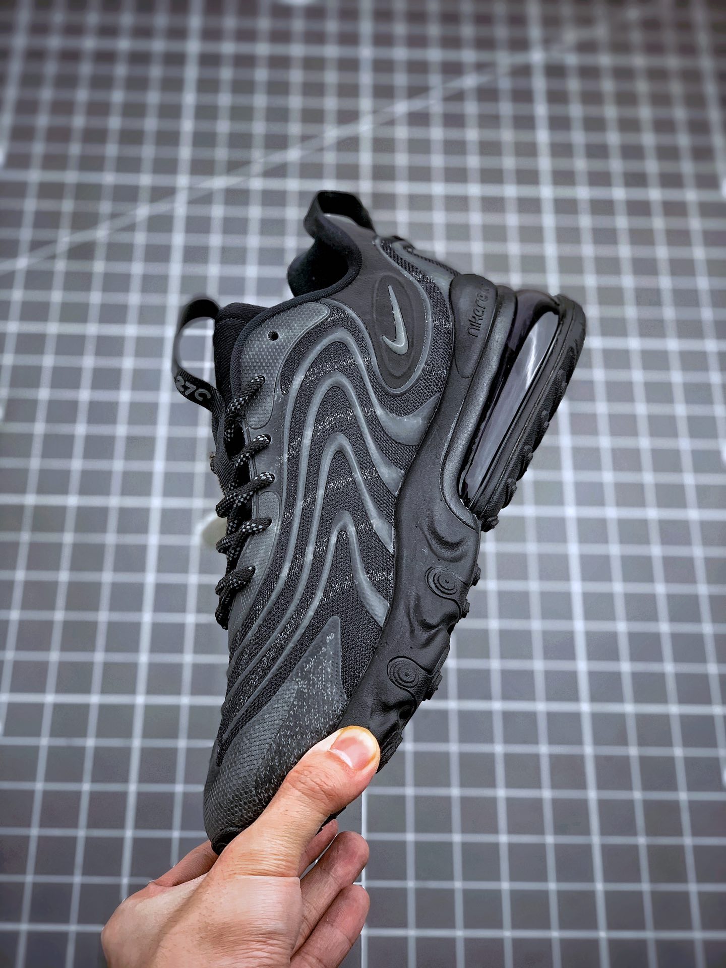 240 Air Max 270 V3 Black Tech夜光满天星 灵感来自年度获奖模型的鞋子CD0118-200