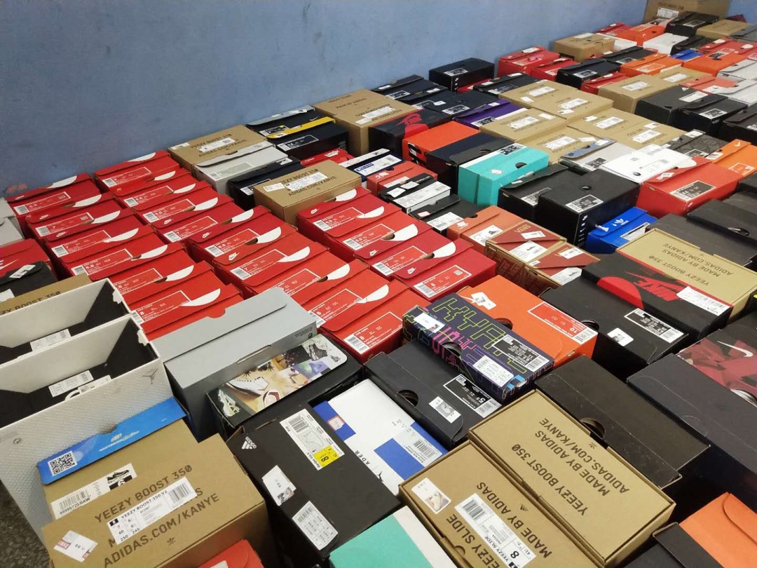Adidas Yeezy Boost 350 and Slide Collection - Stylish Sneakers and Slides 1 i1587942420 5978 0