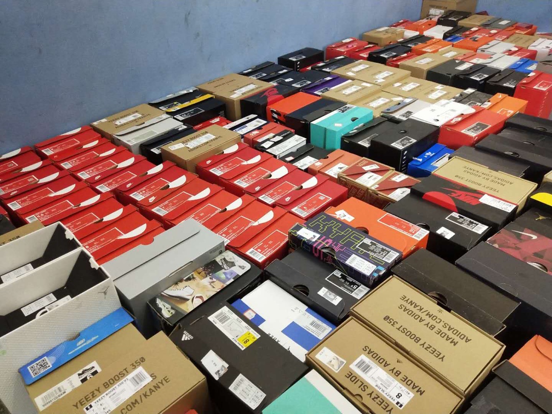 Adidas Yeezy Boost 350 and Slide Collection - Stylish Sneakers and Slides 2 i1587942420 8617 1