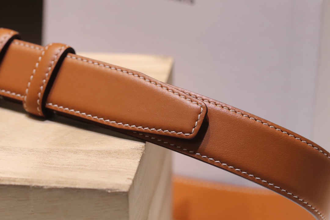 Celine Zeline Spring Belt: Original Design, Gold Buttons, Italian Calves, 2.5 Width. - 图片 4