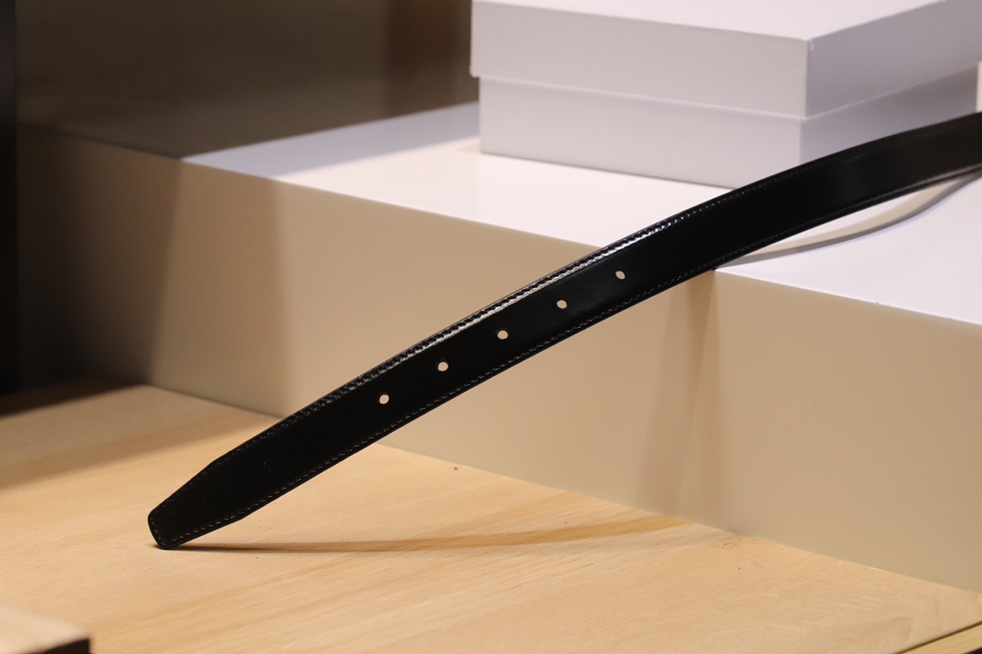 Celine Zeline Spring Belt: Original Design with Gold Buttons, Italian Calves for Comfort. - 图片 6