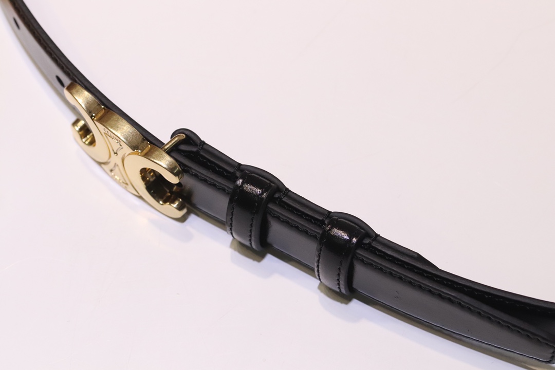 Celine Zeline Spring Belt: Original Design with Gold Buttons, Italian Calves for Comfort. - 图片 3