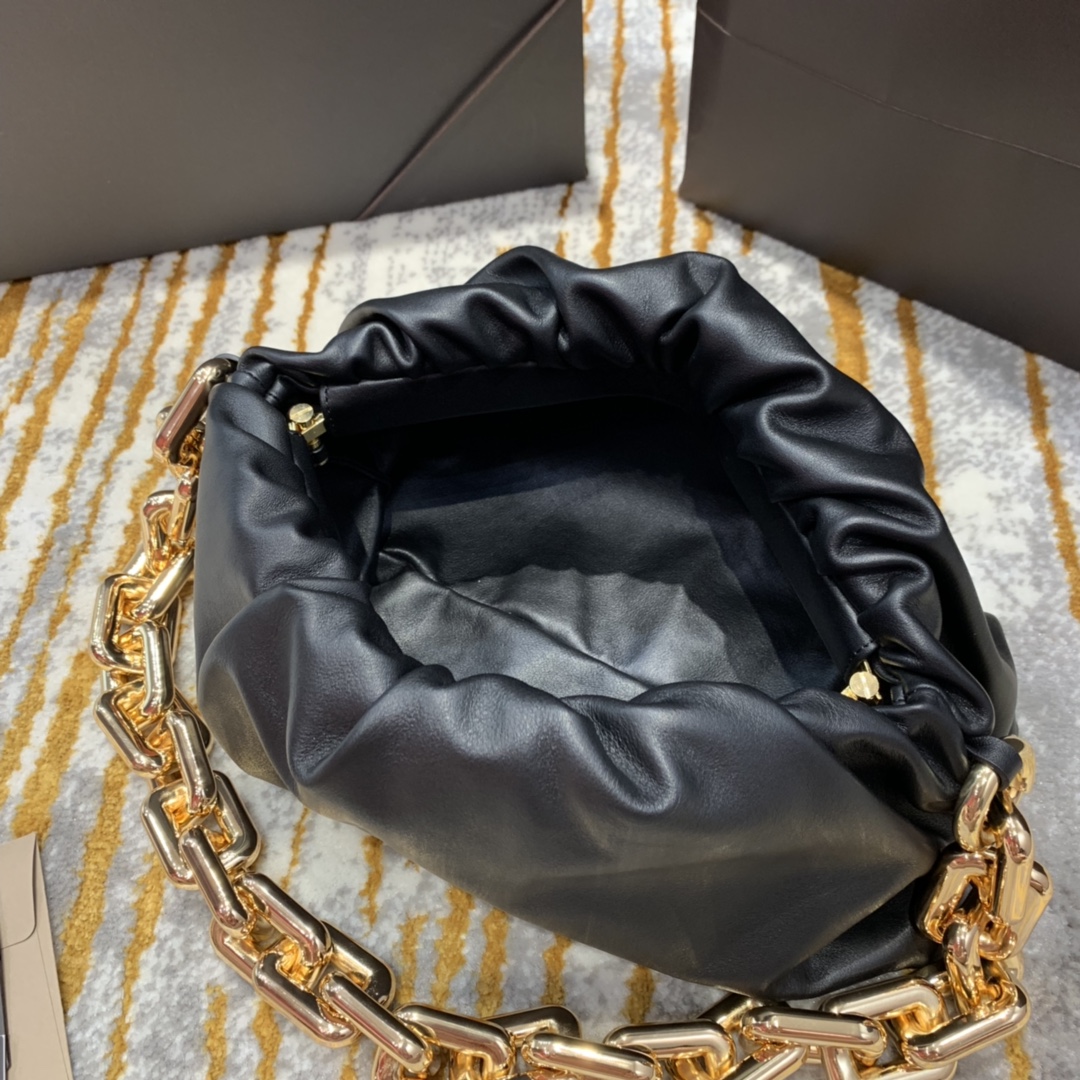 Bottega Veneta ๐๐๐ ๐พ๐๐ผ๐๐ ๐๐๐๐พ๐ 31CM BAG 620230้ป่ฒ/้้พ