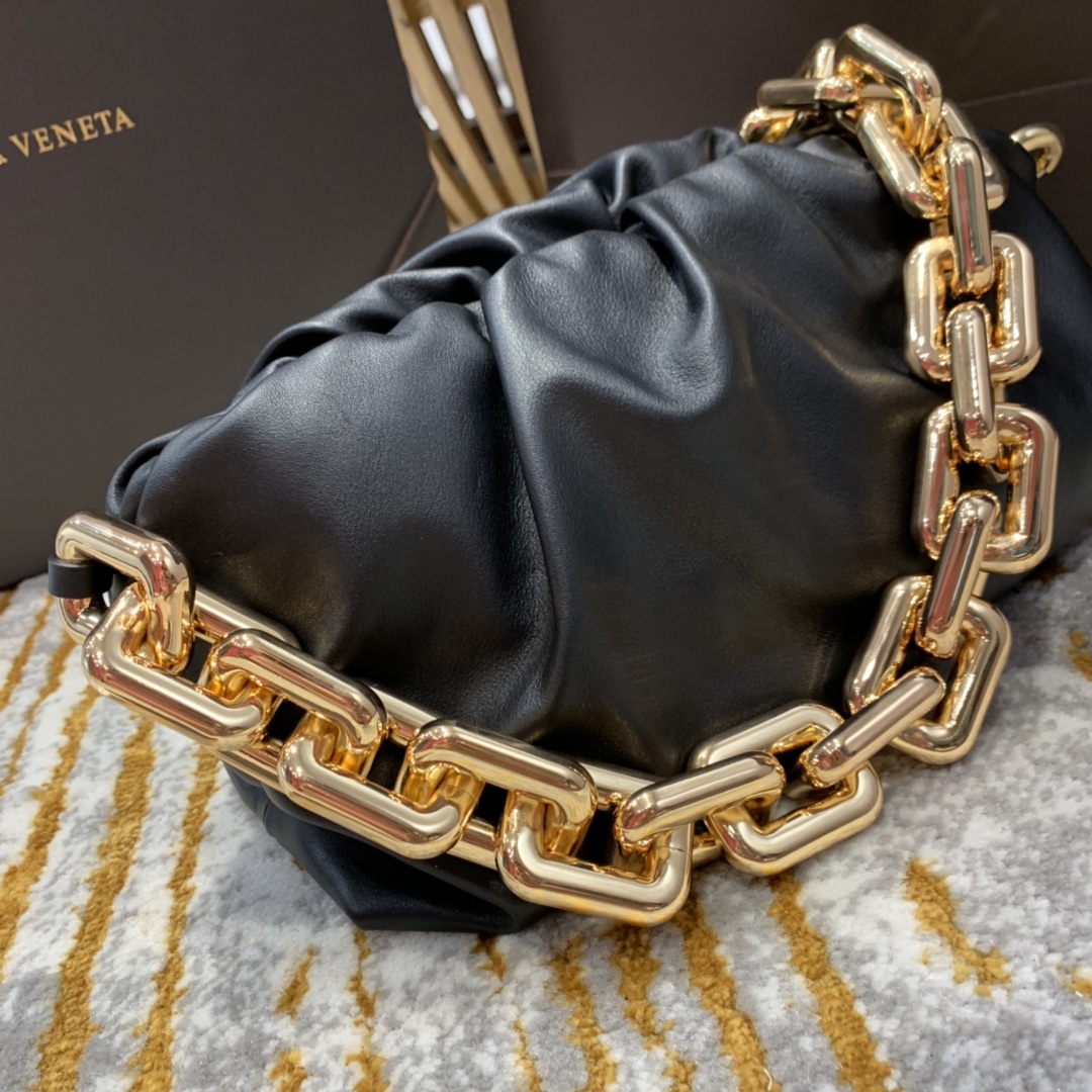 Bottega Veneta ๐๐๐ ๐พ๐๐ผ๐๐ ๐๐๐๐พ๐ 31CM BAG 620230้ป่ฒ/้้พ