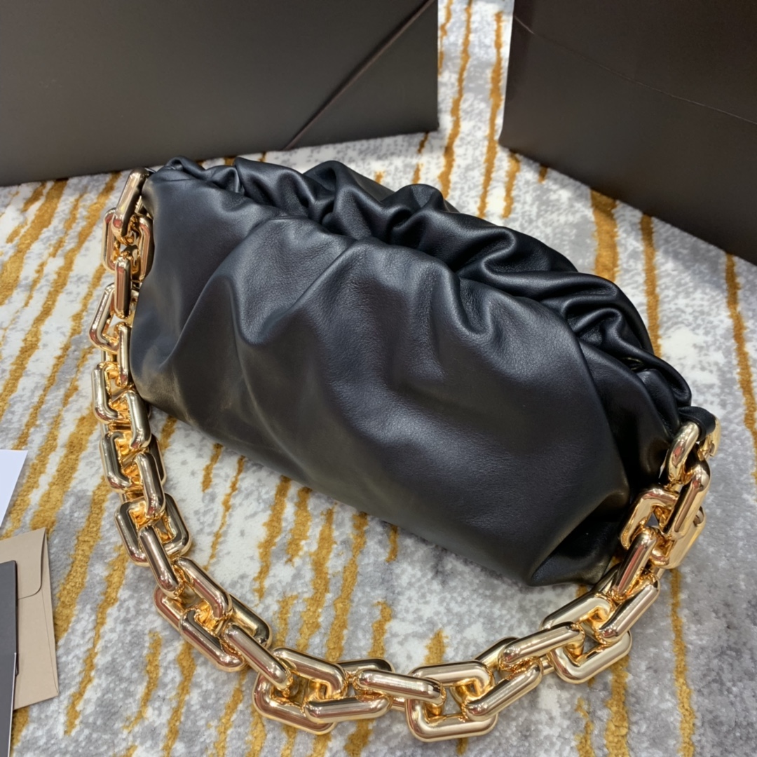 Bottega Veneta ๐๐๐ ๐พ๐๐ผ๐๐ ๐๐๐๐พ๐ 31CM BAG 620230้ป่ฒ/้้พ