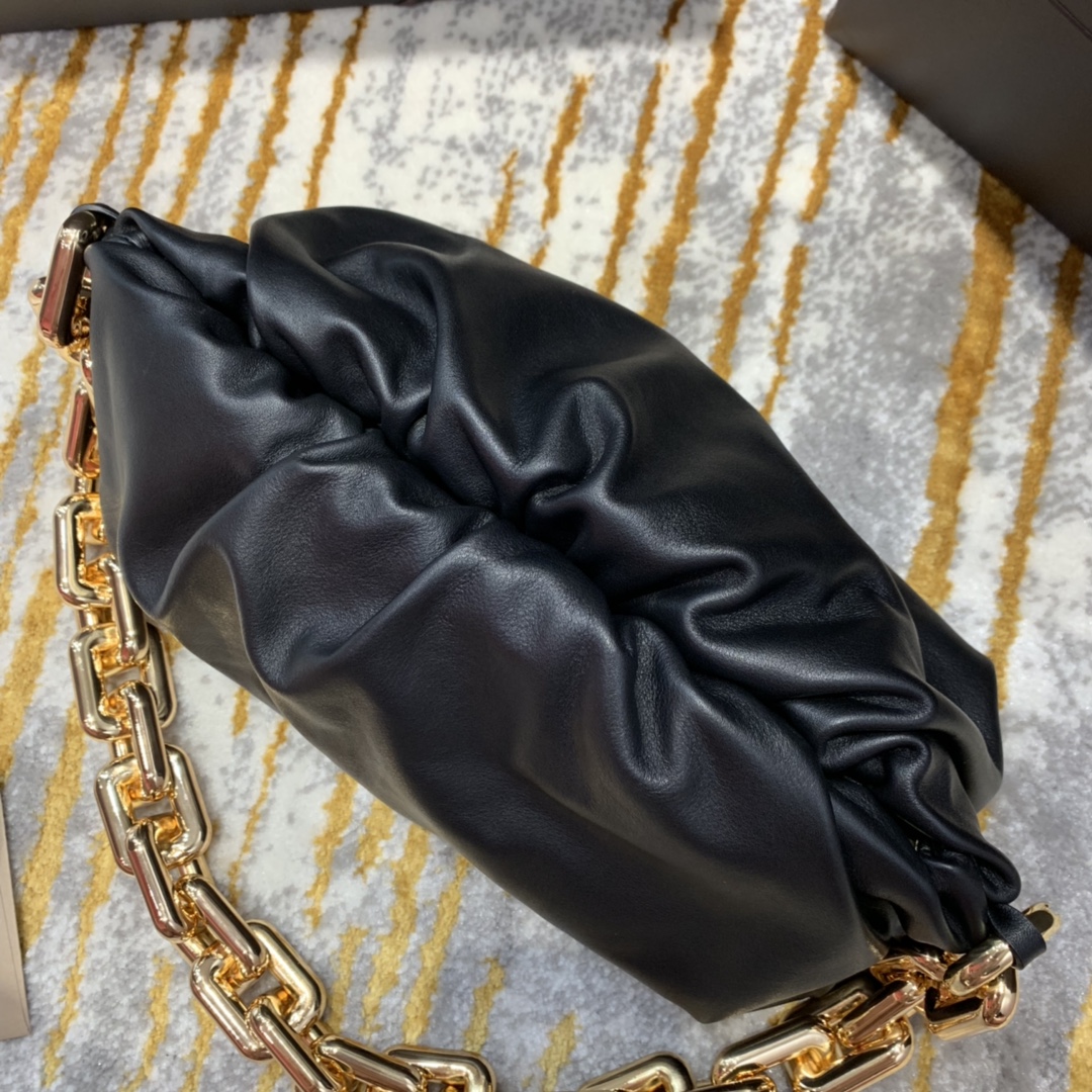 Bottega Veneta ๐๐๐ ๐พ๐๐ผ๐๐ ๐๐๐๐พ๐ 31CM BAG 620230้ป่ฒ/้้พ