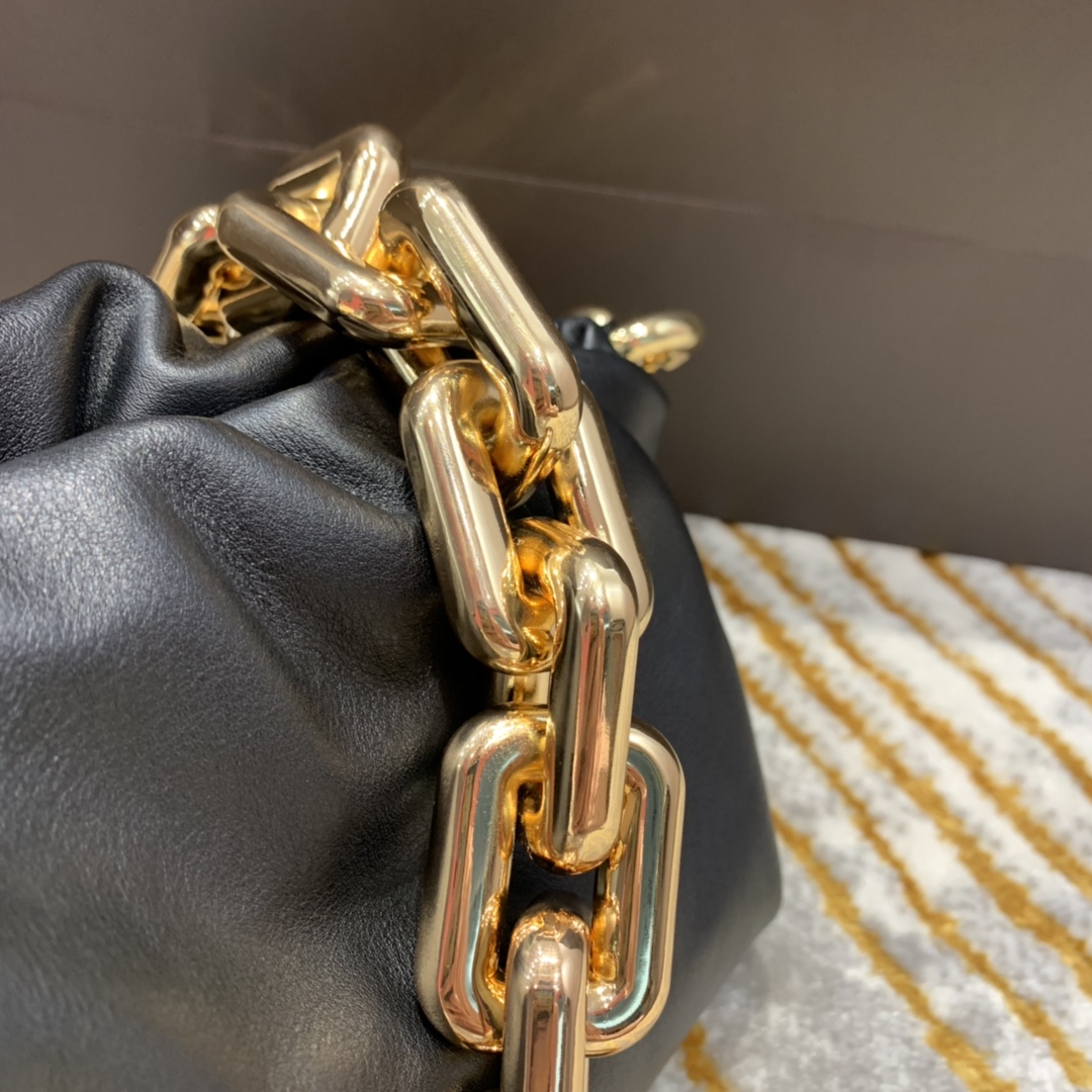 Bottega Veneta ๐๐๐ ๐พ๐๐ผ๐๐ ๐๐๐๐พ๐ 31CM BAG 620230้ป่ฒ/้้พ