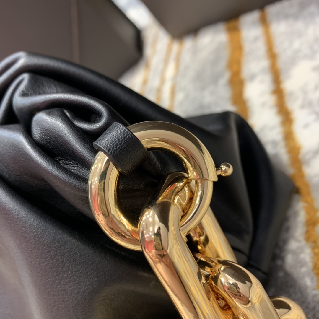 Bottega Veneta ๐๐๐ ๐พ๐๐ผ๐๐ ๐๐๐๐พ๐ 31CM BAG 620230้ป่ฒ/้้พ