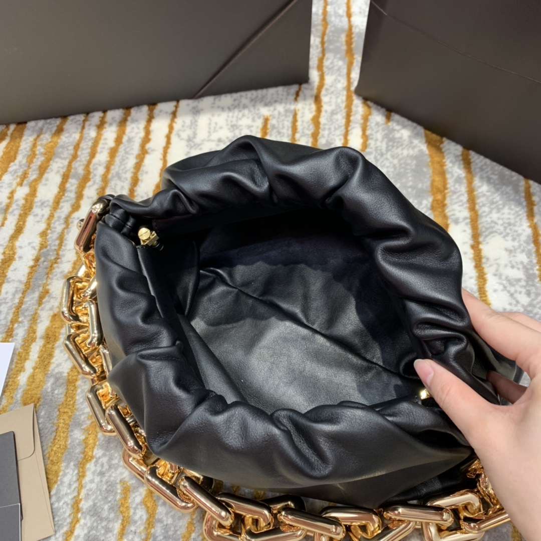 Bottega Veneta ๐๐๐ ๐พ๐๐ผ๐๐ ๐๐๐๐พ๐ 31CM BAG 620230้ป่ฒ/้้พ