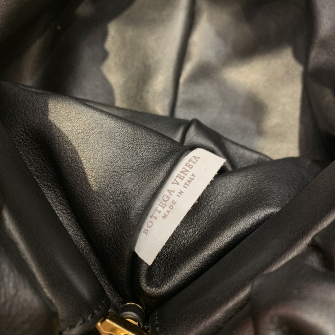 Bottega Veneta ๐๐๐ ๐พ๐๐ผ๐๐ ๐๐๐๐พ๐ 31CM BAG 620230้ป่ฒ/้้พ