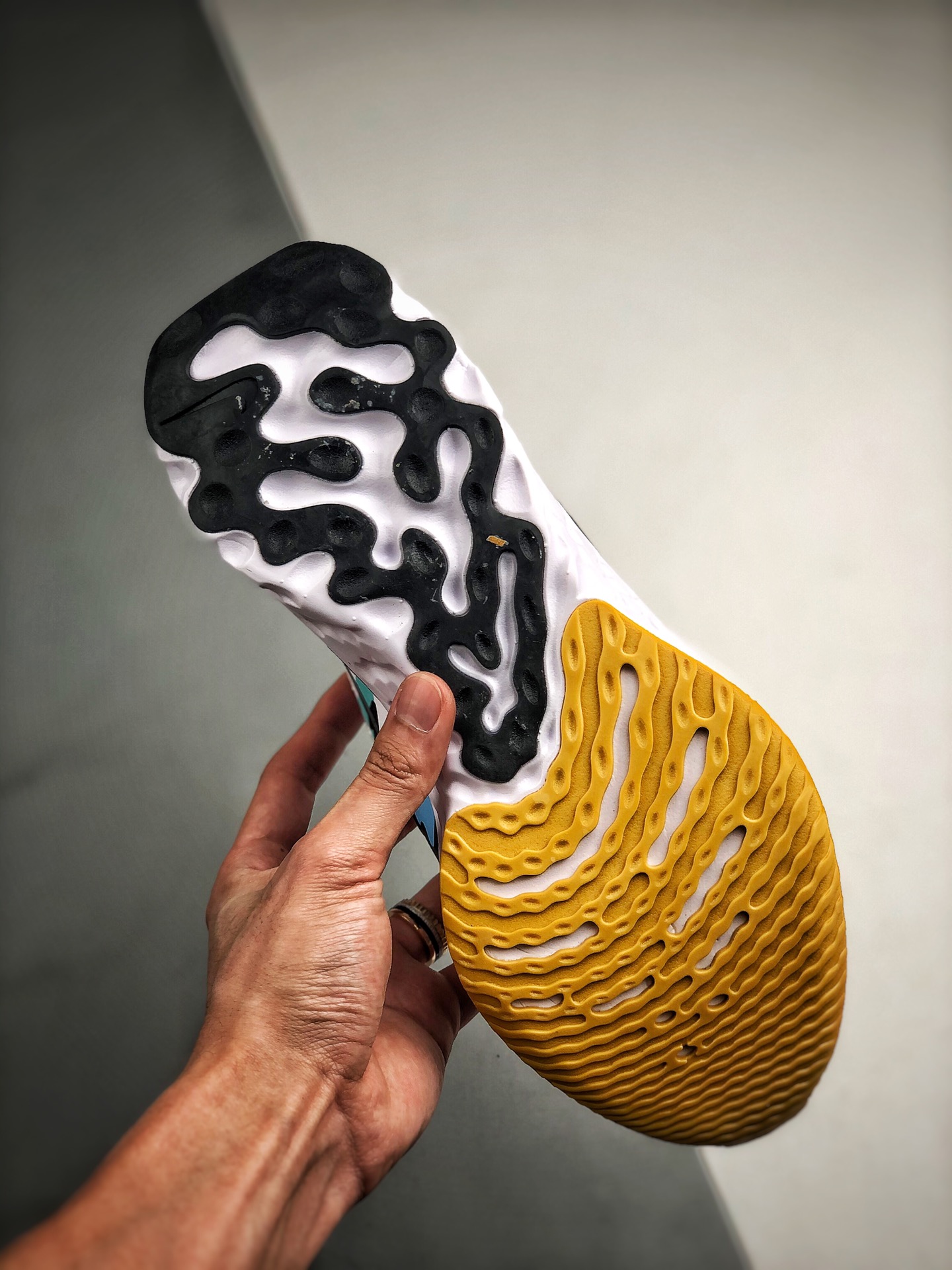 190 Nike Epic React Flyknit 瑞亚 官方版全新瑞亚系列