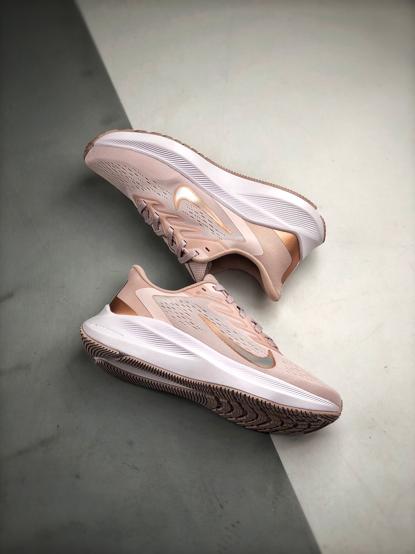 200 Nk Air Zoom Winflo 7代  网 透面 气 训 跑练 步鞋 CJ0302-601