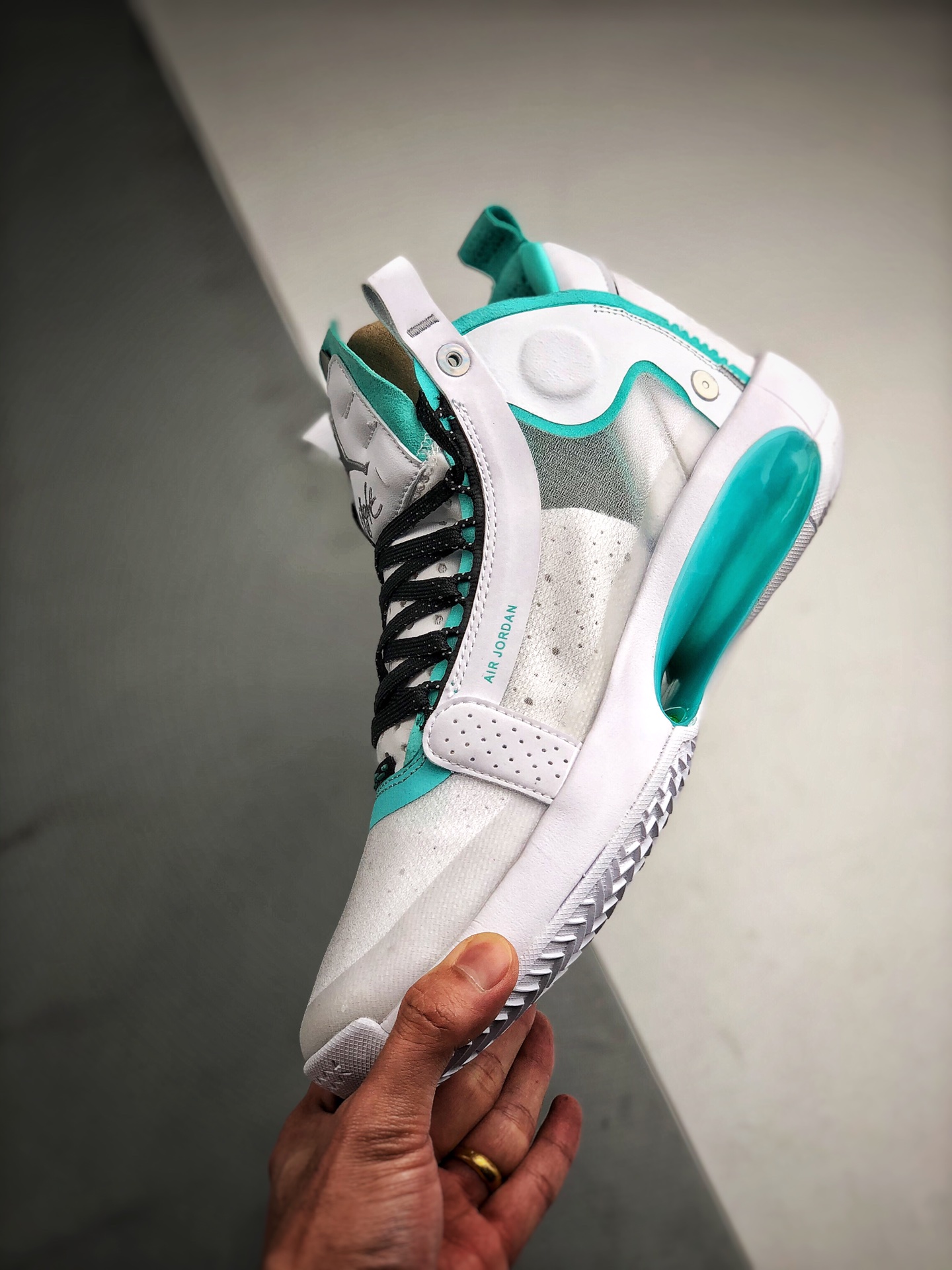 330 Air Jordan XXXIV 郭艾伦限定 年度实战旗舰 最强灭世