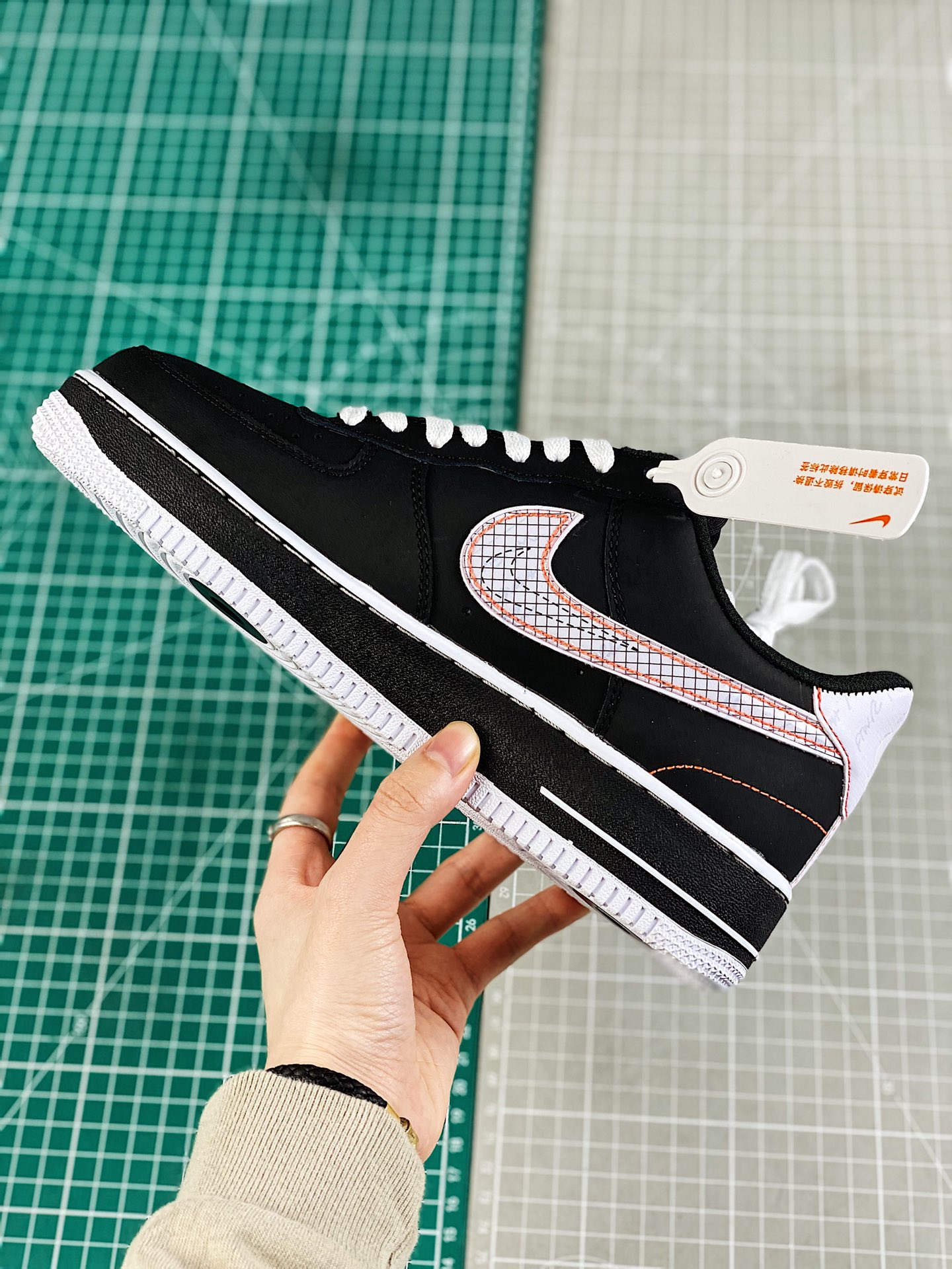 220 耐克Nike Air Force 1 '07 LV8”Exposed Stitching”空军一号经典低帮百搭休闲运动板鞋“磨砂黑白红缝补线”CU6646-001