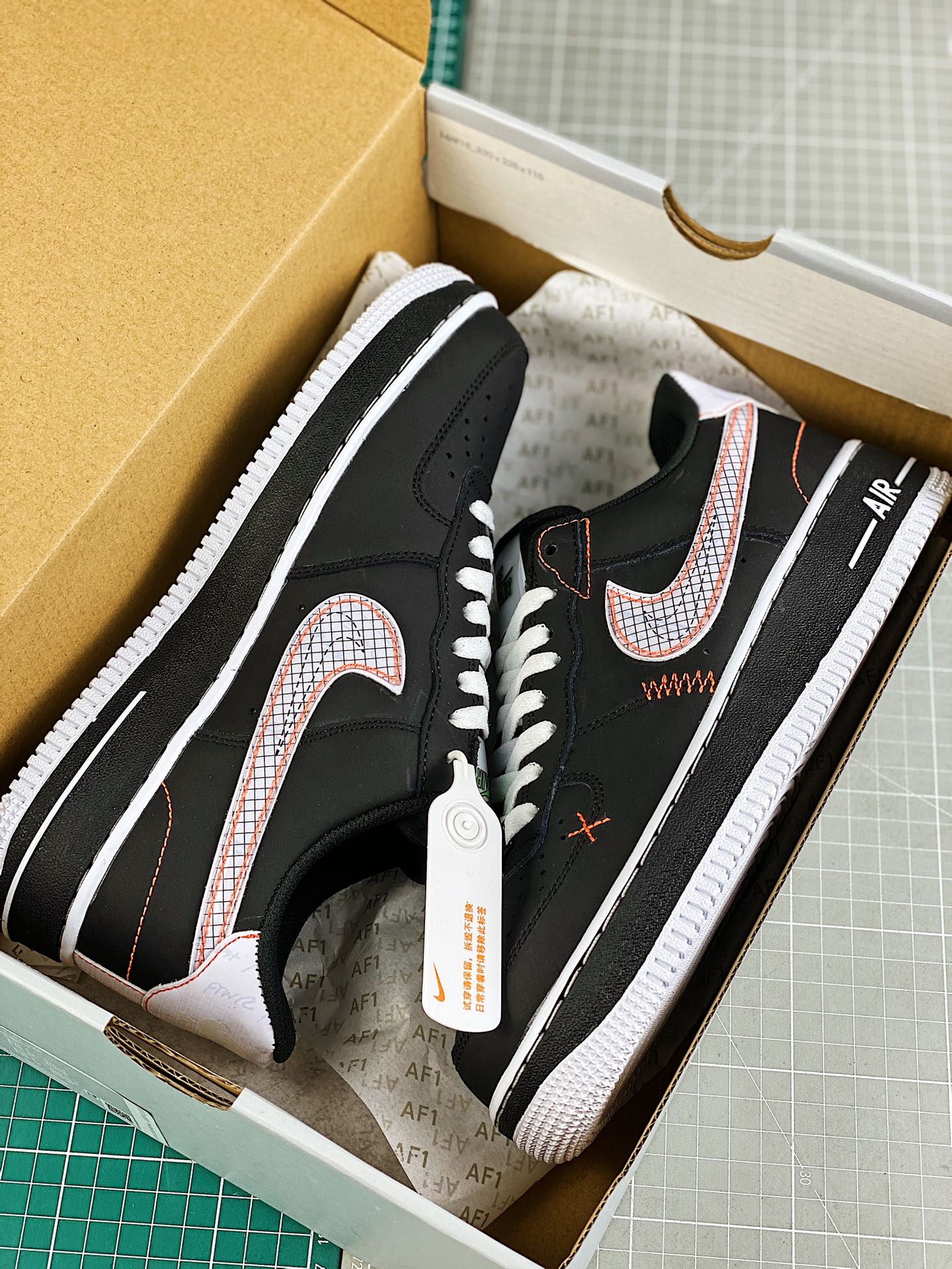 220 耐克Nike Air Force 1 '07 LV8”Exposed Stitching”空军一号经典低帮百搭休闲运动板鞋“磨砂黑白红缝补线”CU6646-001