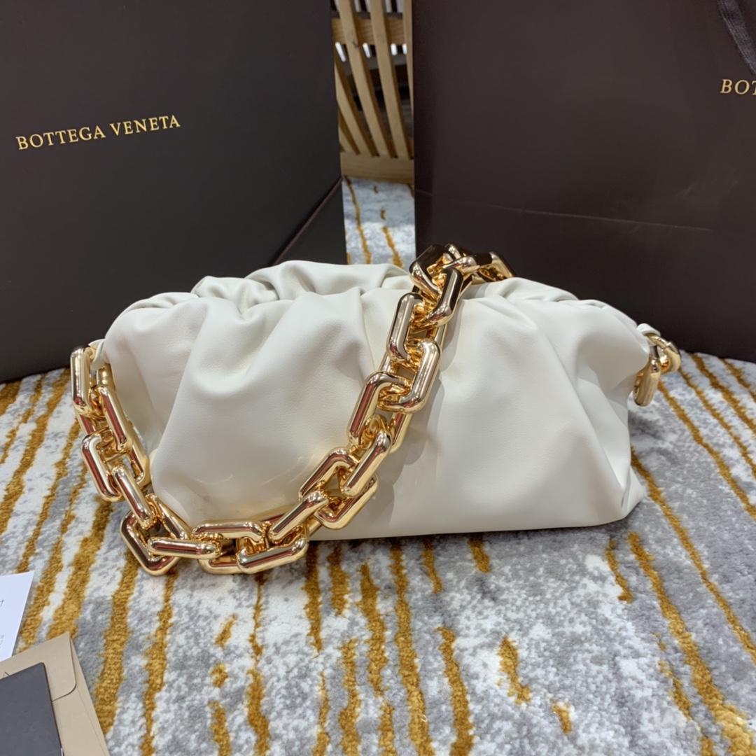 Bottega Veneta ๐๐๐ ๐พ๐๐ผ๐๐ ๐๐๐๐พ๐ 31CM BAG 620230็ฝ่ฒ/้้พ