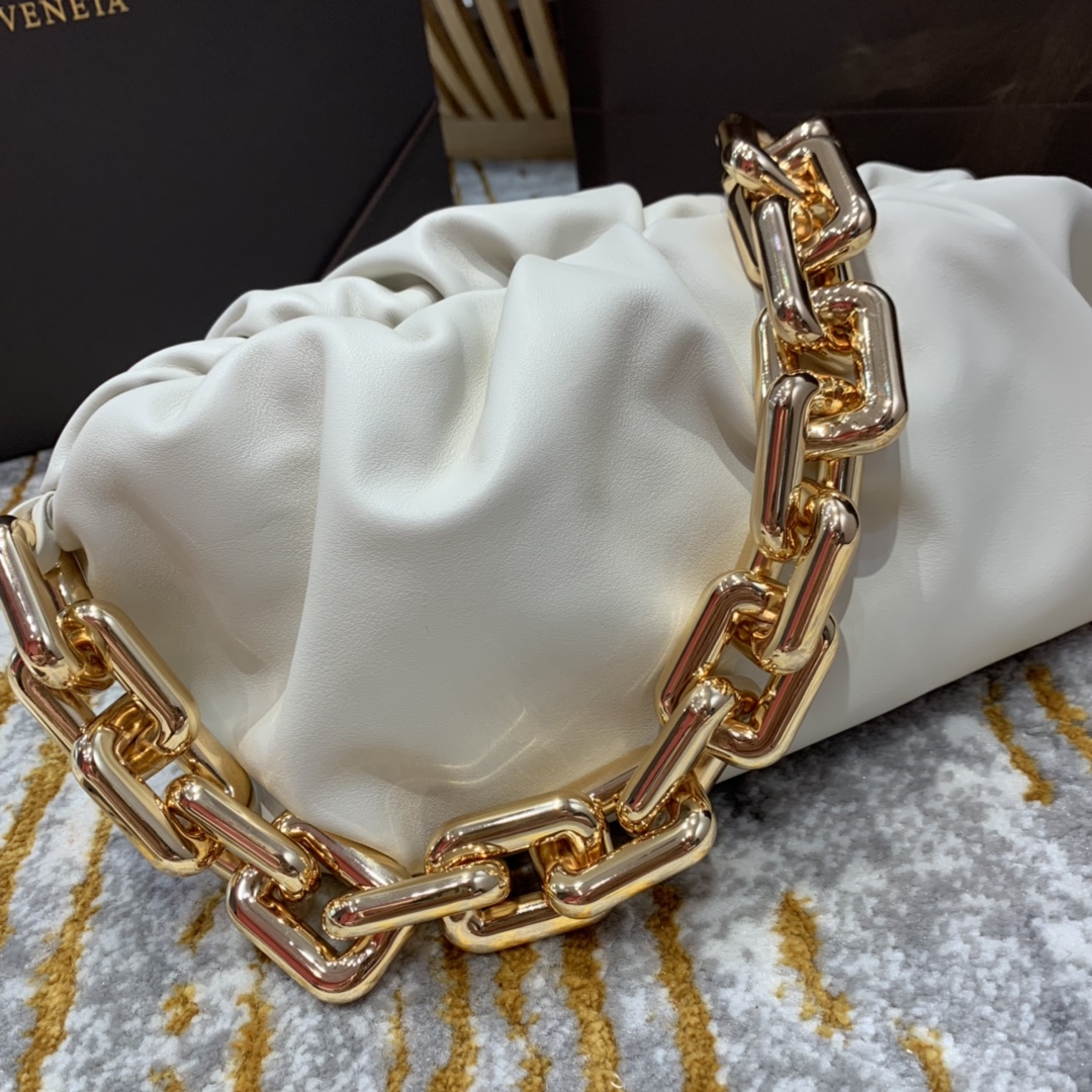 Bottega Veneta ๐๐๐ ๐พ๐๐ผ๐๐ ๐๐๐๐พ๐ 31CM BAG 620230็ฝ่ฒ/้้พ
