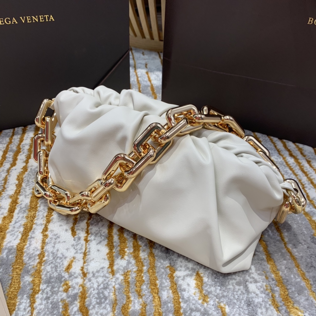 Bottega Veneta ๐๐๐ ๐พ๐๐ผ๐๐ ๐๐๐๐พ๐ 31CM BAG 620230็ฝ่ฒ/้้พ