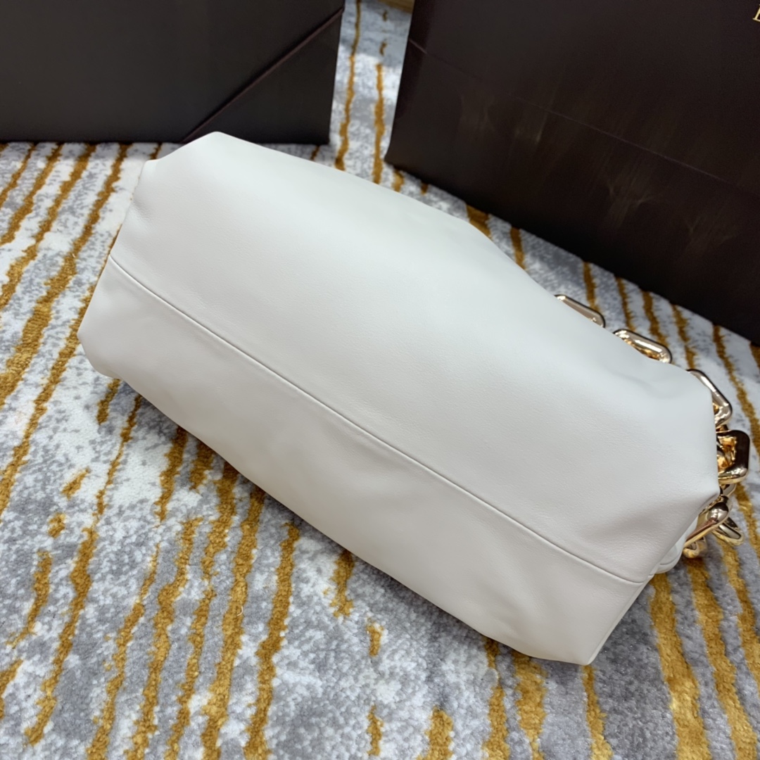 Bottega Veneta ๐๐๐ ๐พ๐๐ผ๐๐ ๐๐๐๐พ๐ 31CM BAG 620230็ฝ่ฒ/้้พ