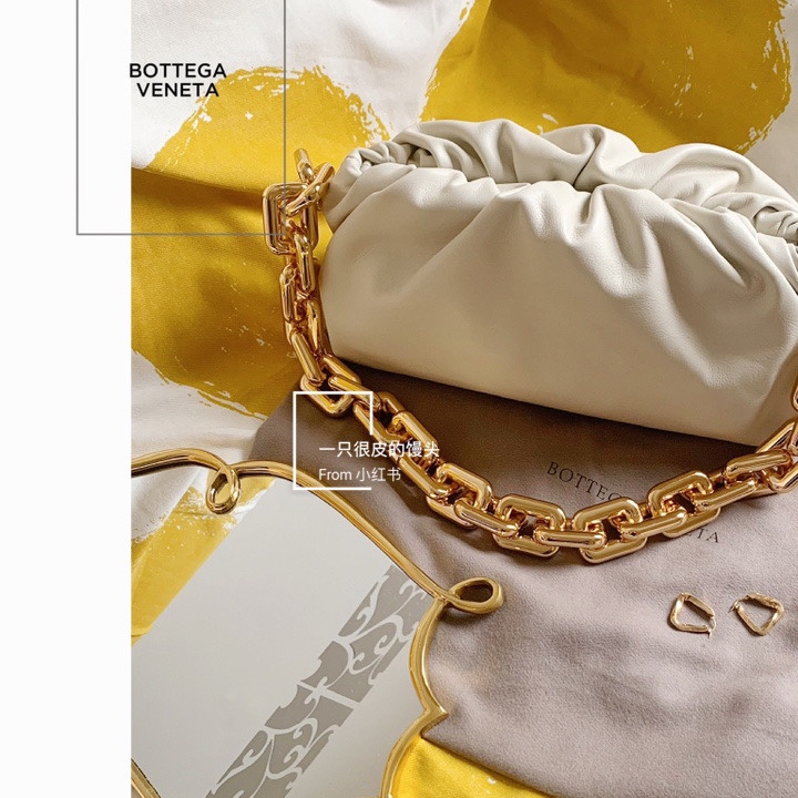 Bottega Veneta ๐๐๐ ๐พ๐๐ผ๐๐ ๐๐๐๐พ๐ 31CM BAG 620230็ฝ่ฒ/้้พ