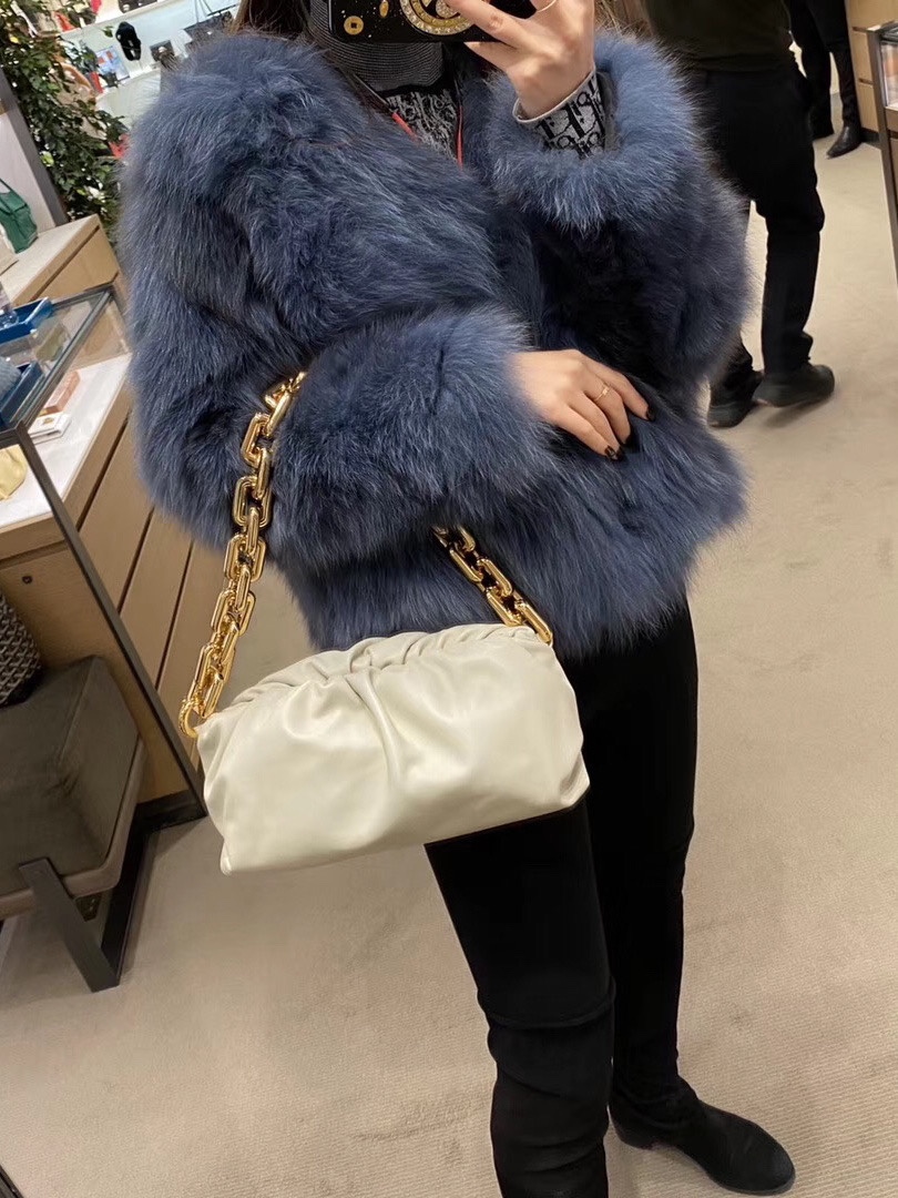 Bottega Veneta ๐๐๐ ๐พ๐๐ผ๐๐ ๐๐๐๐พ๐ 31CM BAG 620230็ฝ่ฒ/้้พ