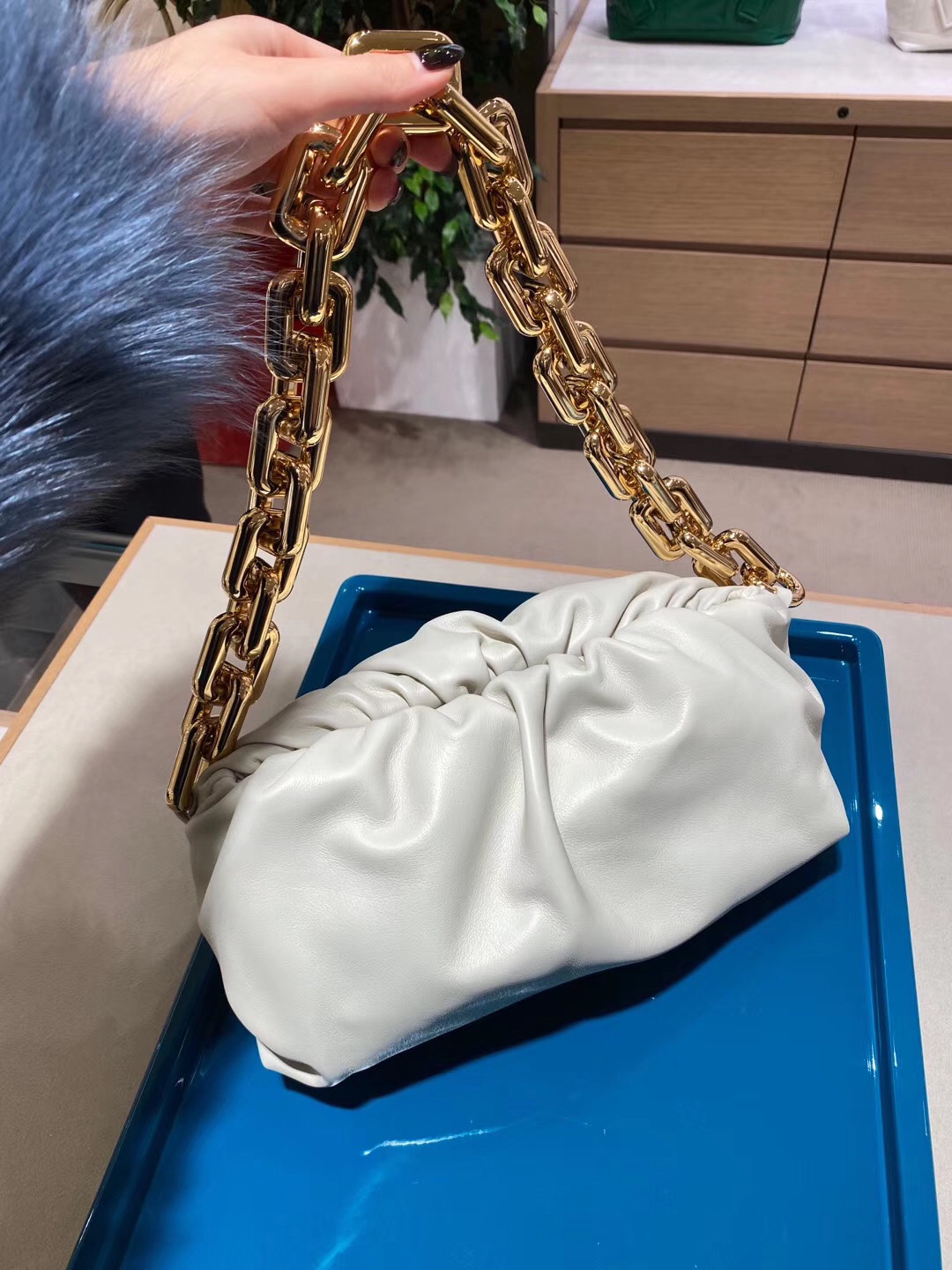 Bottega Veneta ๐๐๐ ๐พ๐๐ผ๐๐ ๐๐๐๐พ๐ 31CM BAG 620230็ฝ่ฒ/้้พ